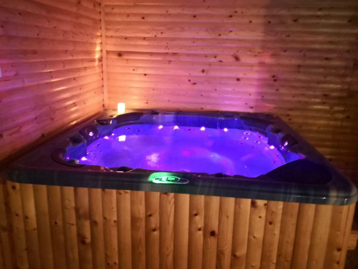 Pensión Dnt House &spa Cîrcea